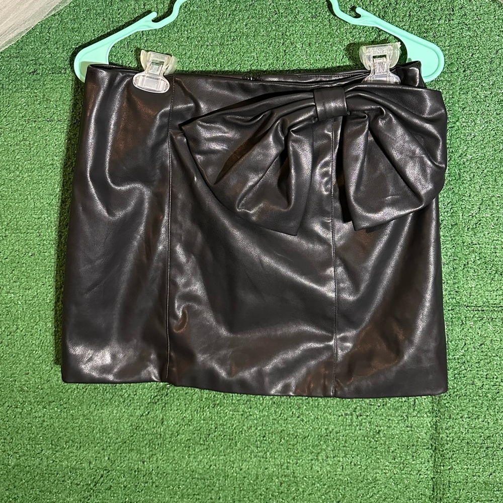 Forever 21 fux leather skirt Size L
